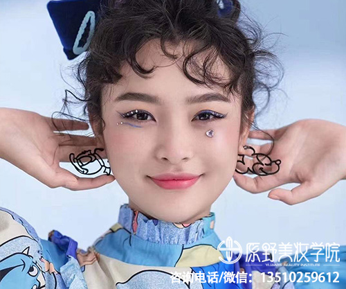 大家化妝都是怎么學的，手把手教你學化妝