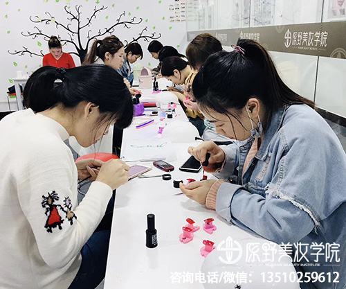深圳紋繡培訓(xùn)學(xué)校哪家技術(shù)好，深圳化妝紋繡培訓(xùn)學(xué)校哪家出名